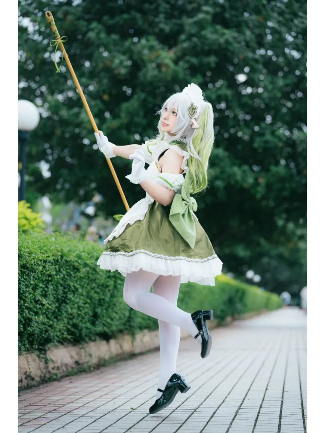 【ナヒーダ コスプレ】原神・草神のイベント風情、超元気が弾けるメイドほうきスタイル - 14 枚目
