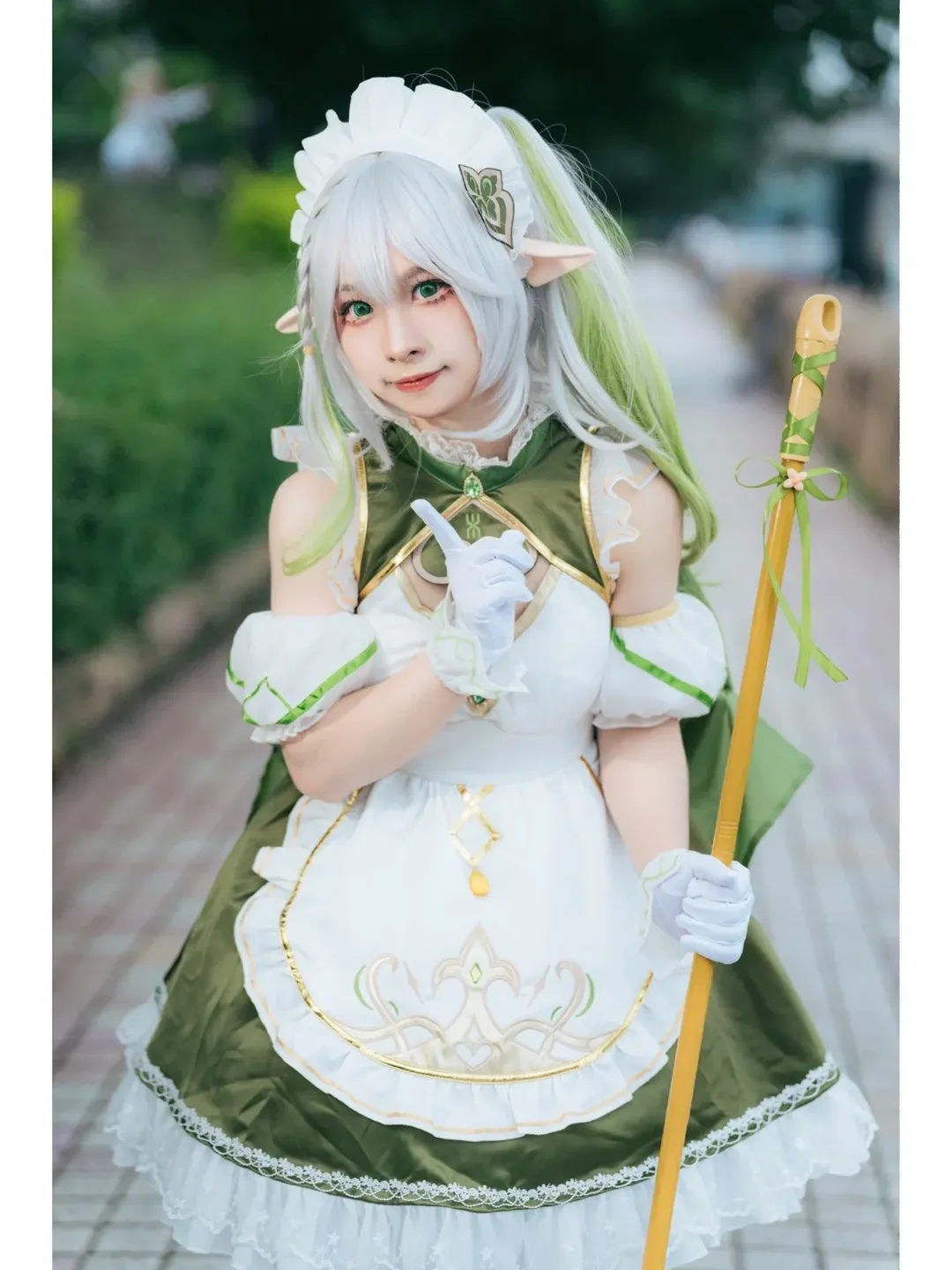 【ナヒーダ コスプレ】原神・草神のイベント風情、超元気が弾けるメイドほうきスタイル - 7 枚目