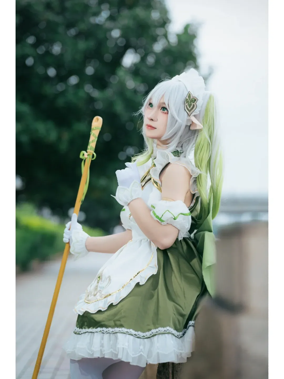 【ナヒーダ コスプレ】原神・草神のイベント風情、超元気が弾けるメイドほうきスタイル - 8 枚目
