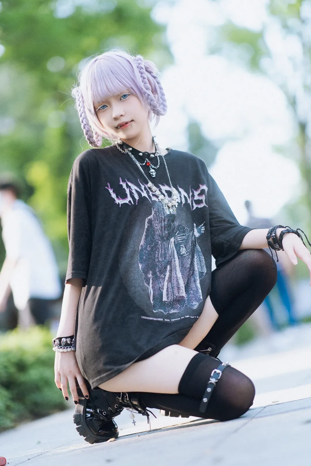 【七草荠cos】彻夜之歌的吸血鬼日常，这套黑丝腿环私设真的很满意！ - 第 2 张