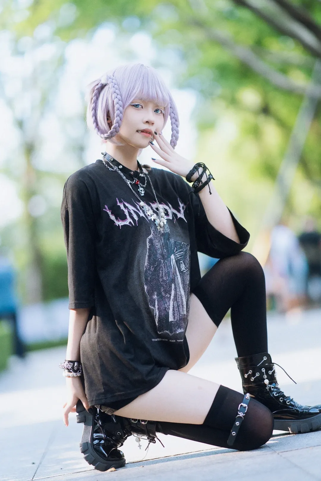 【七草荠cos】彻夜之歌的吸血鬼日常，这套黑丝腿环私设真的很满意！ - 第 4 张