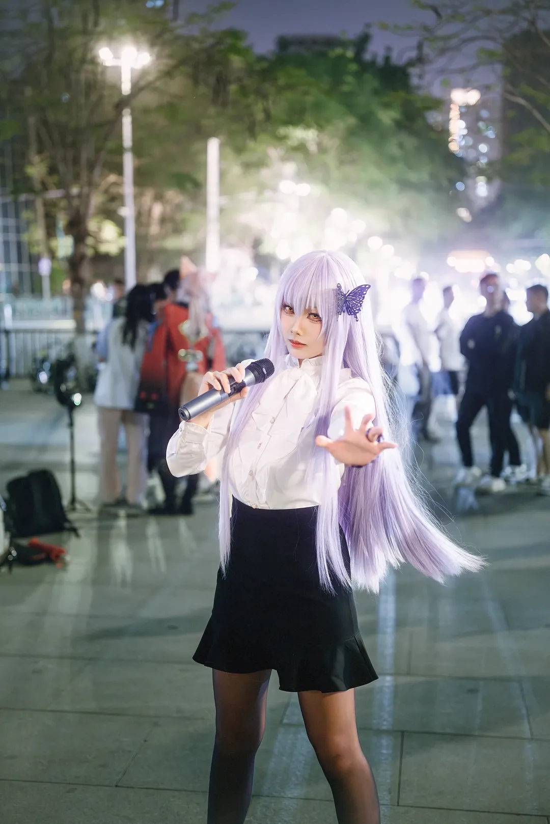 【湊友希那cos】暗光舞臺，夜色麥克風與絲襪 - 第 2 張