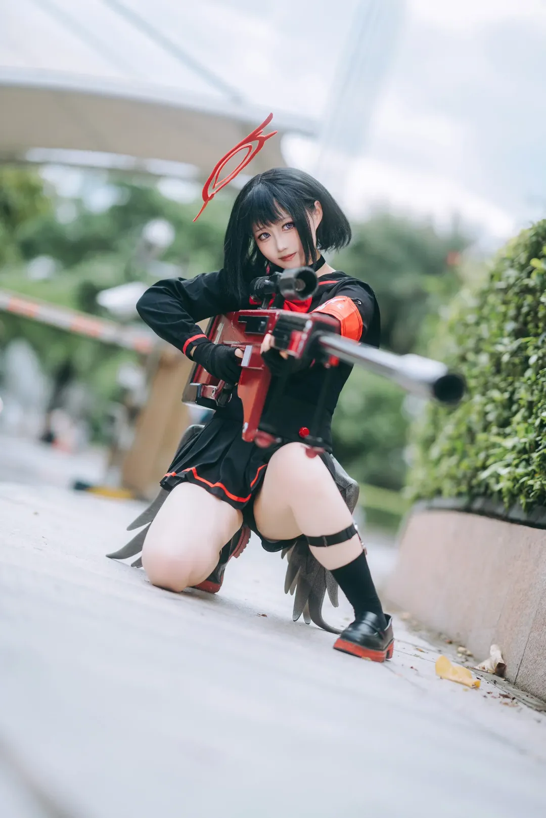 【静山真白cos】蔚蓝档案 吃我一狙！ - 第 1 张