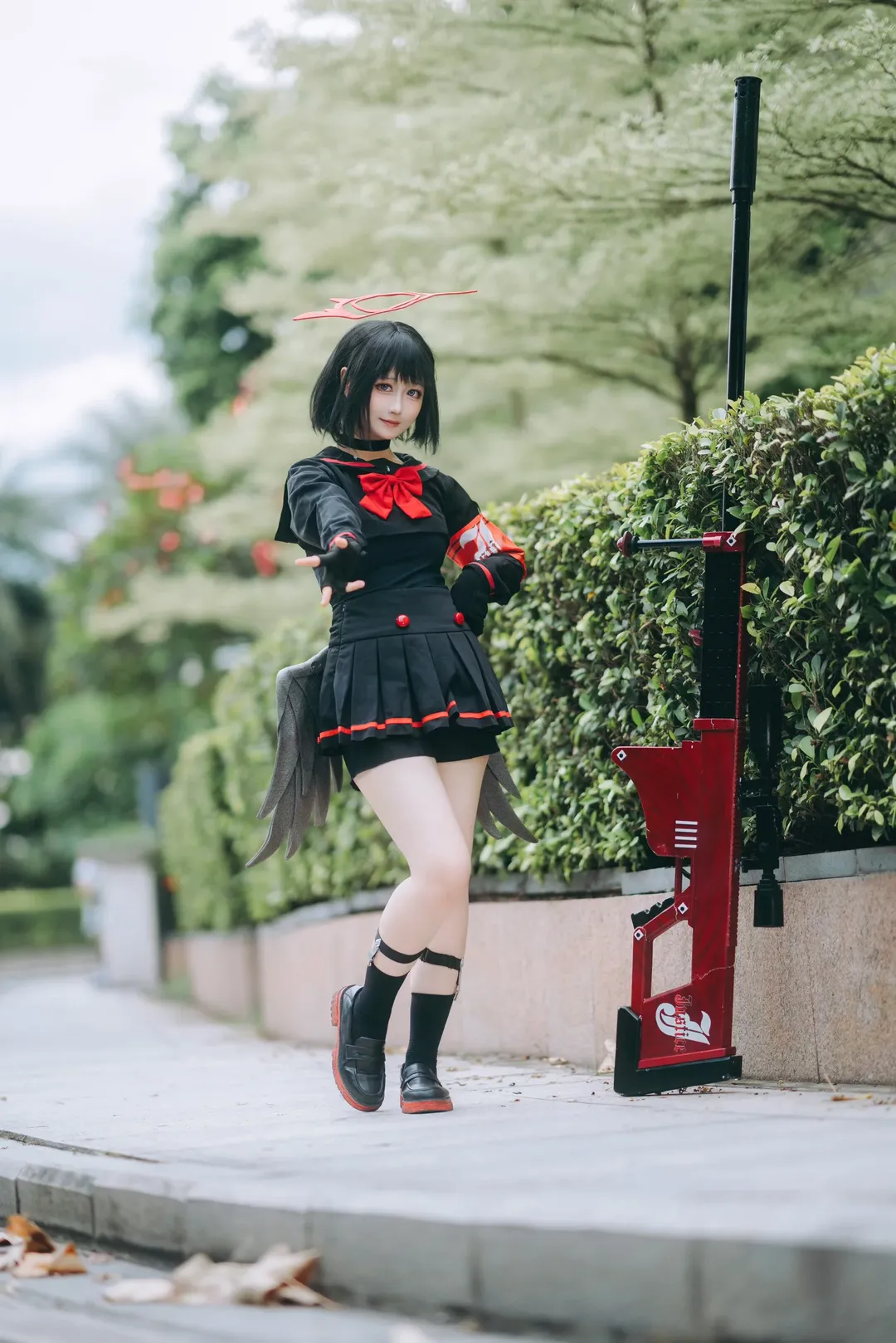 【静山真白cos】蔚蓝档案 吃我一狙！ - 第 2 张