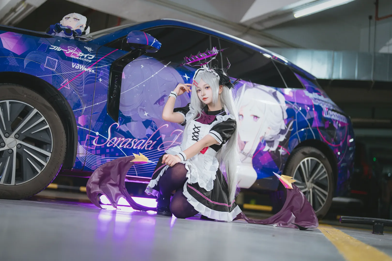 【空崎日奈cos】蔚蓝档案女仆兼职司机与痛车合影 - 第 8 张