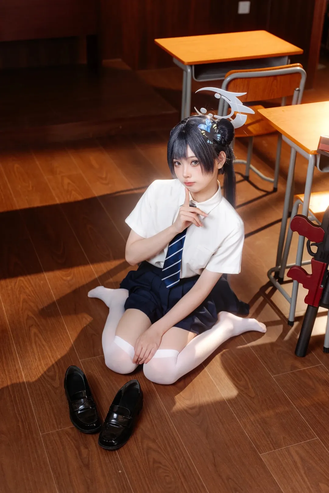 【龙华妃咲cos】蔚蓝档案的JK制服与枪械演绎 - 第 3 张