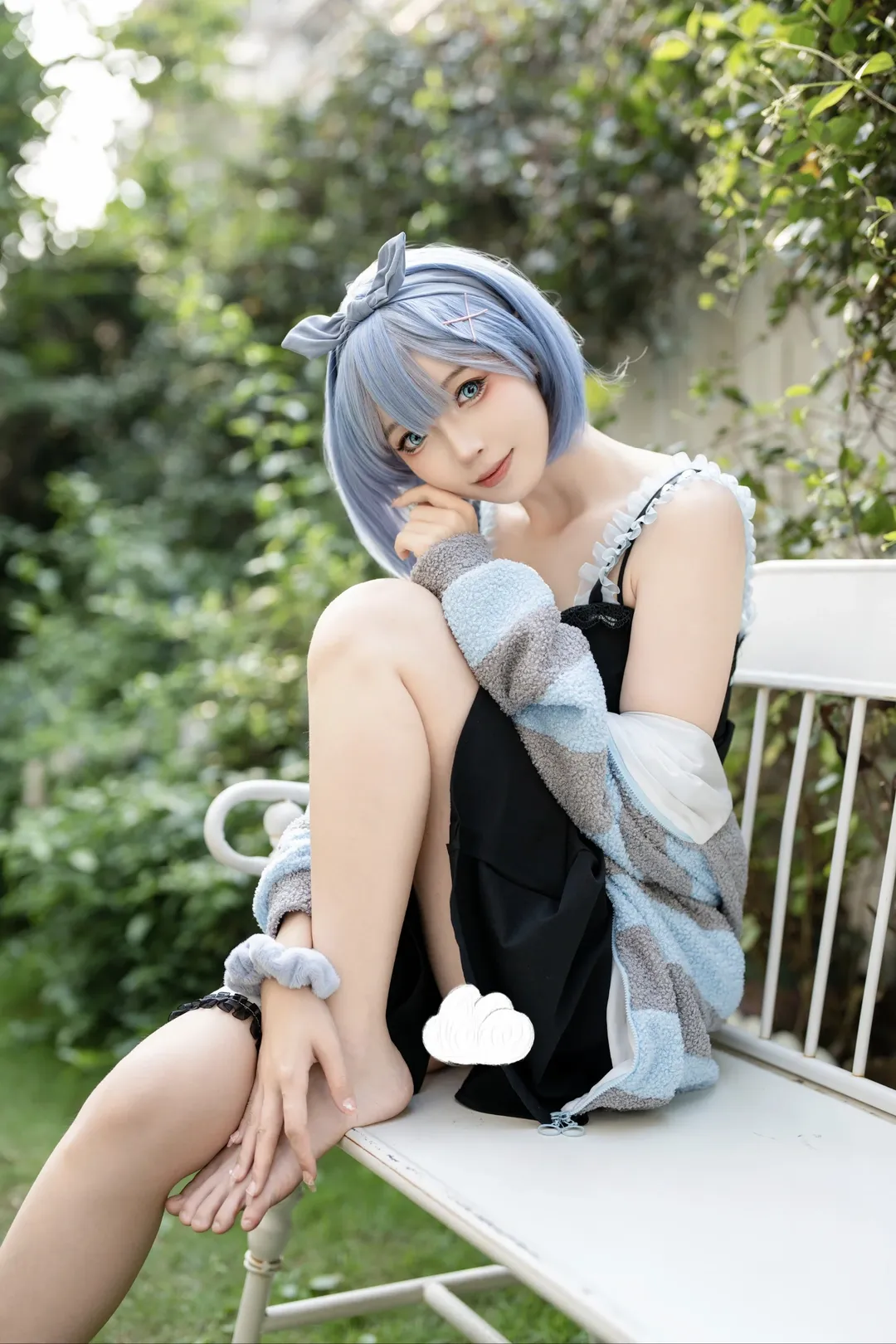 [Rem cosplay] Lazy Summer Moments in the Courtyard - Image 1