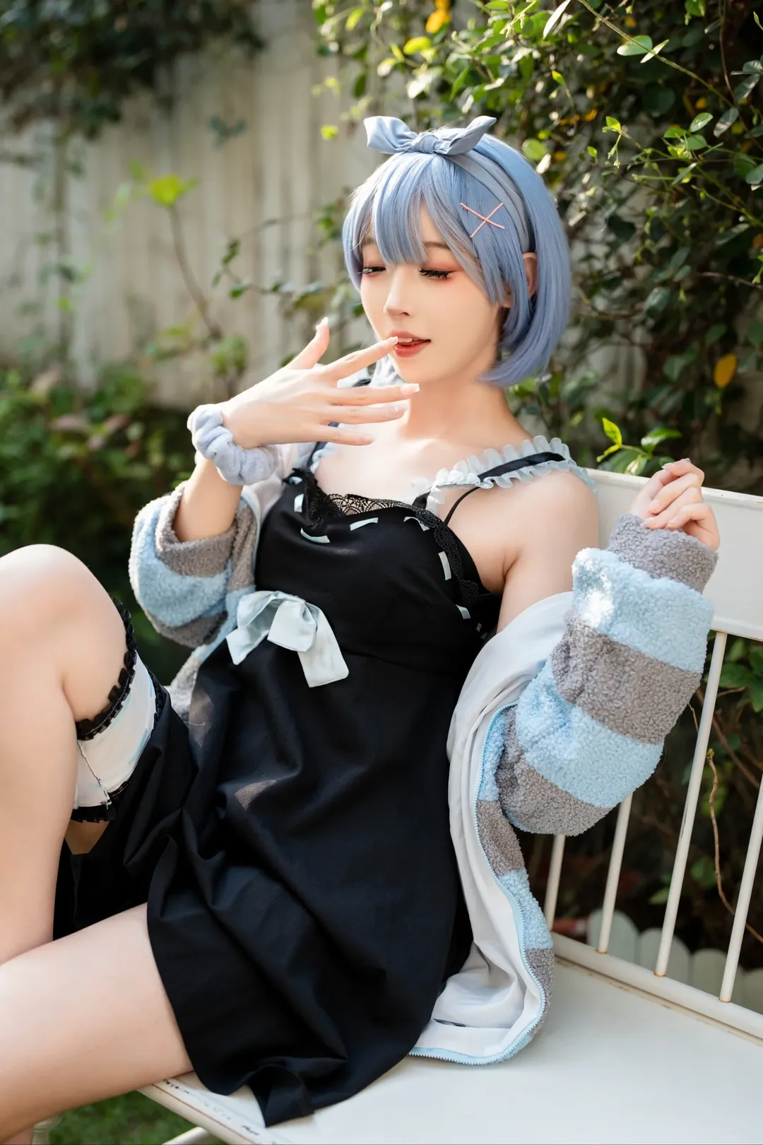 [Rem cosplay] Lazy Summer Moments in the Courtyard - Image 3