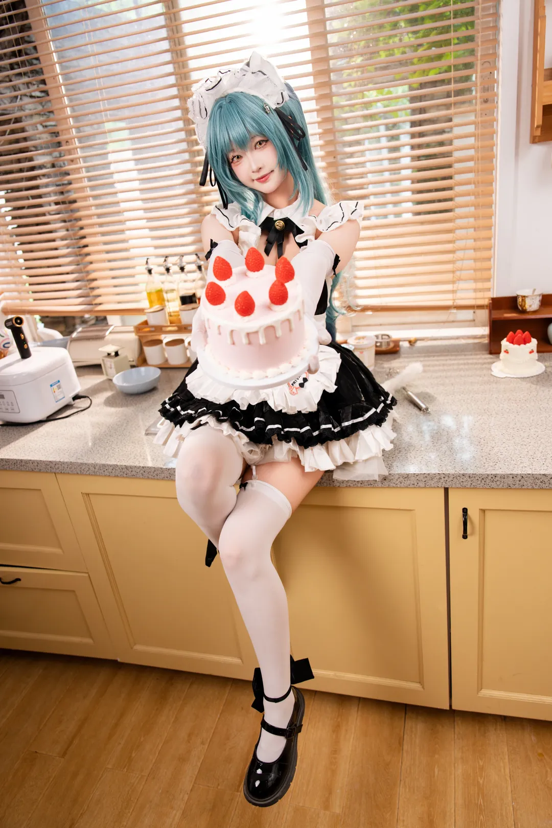 【Privaty cosplay】Goddess of Victory: NIKKE Maid Hours: Sweet Cake in the Kitchen - Image 4