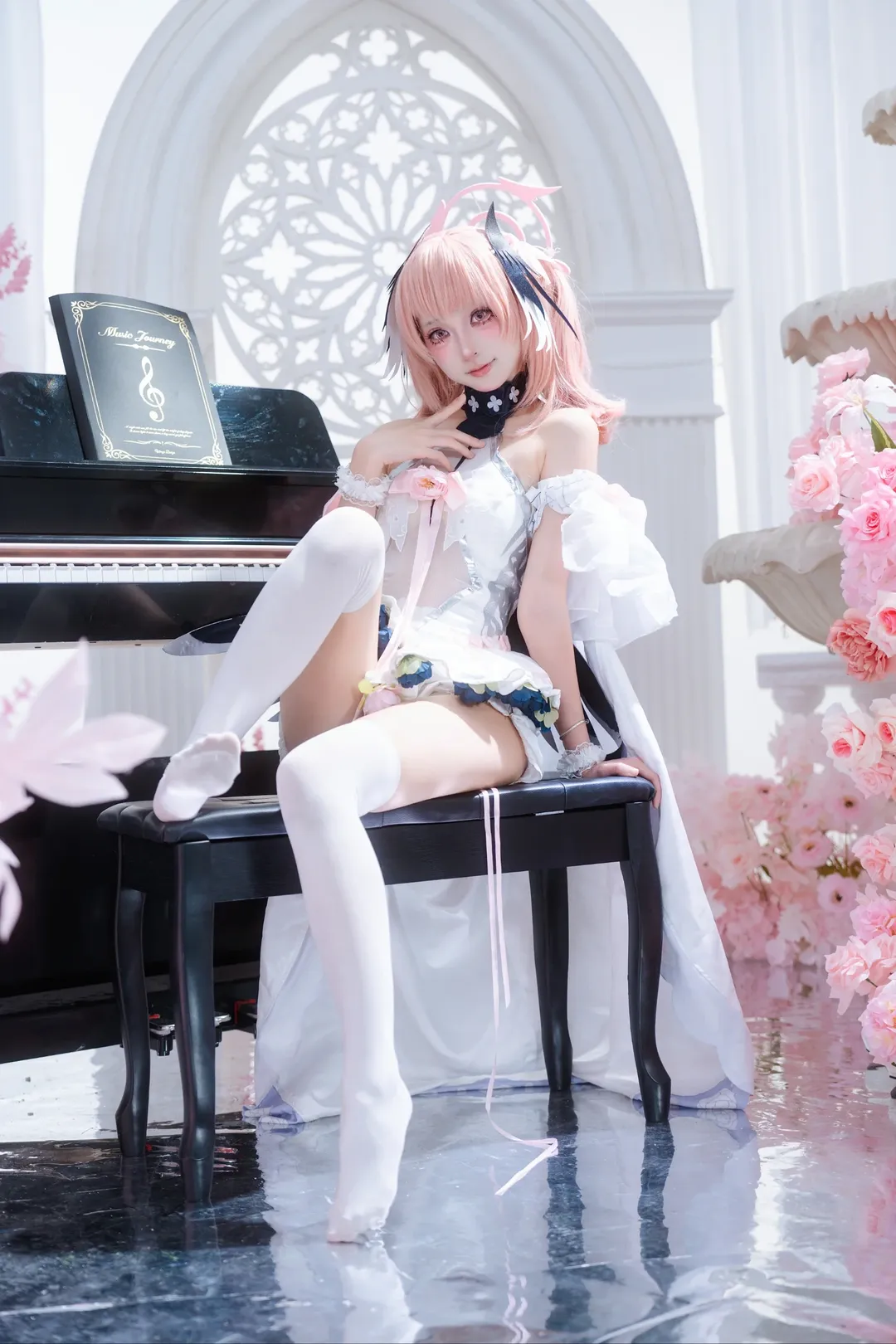 【下江小春cos】蔚蓝档案的纯白花嫁，在琴键上定格浪漫 - 第 1 张
