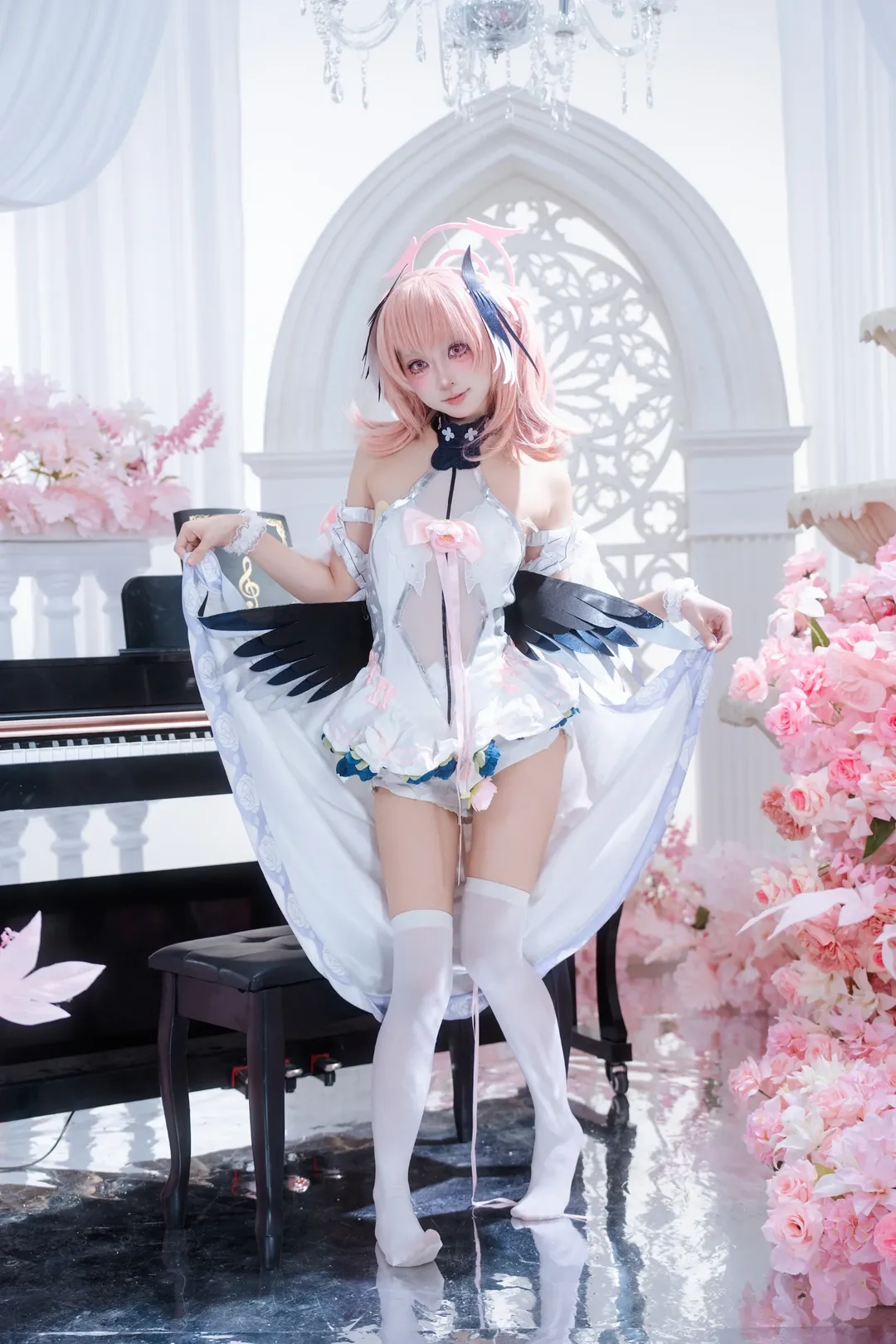 【下江小春cos】蔚蓝档案的纯白花嫁，在琴键上定格浪漫 - 第 8 张