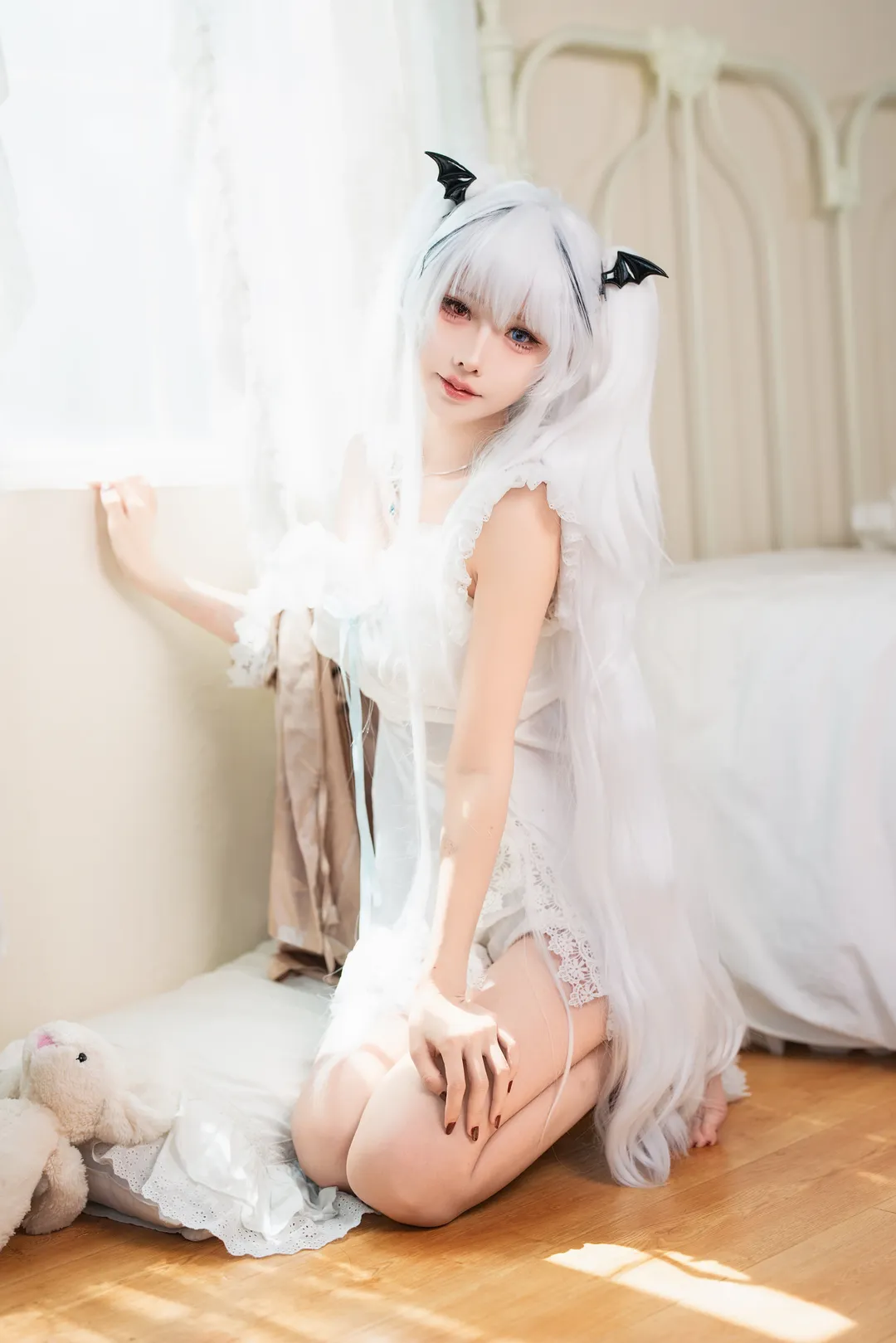 【エルビング コスプレ】『アズールレーン』、窓辺の光影が織りなすおうちリラックス風の空気感 - 3 枚目