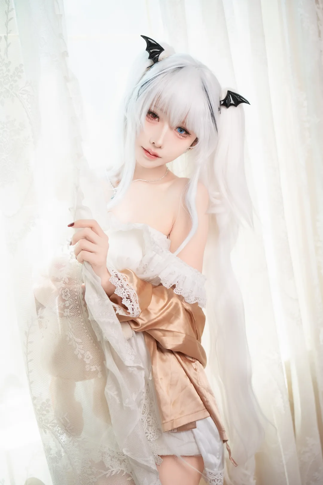 【エルビング コスプレ】『アズールレーン』、窓辺の光影が織りなすおうちリラックス風の空気感 - 4 枚目