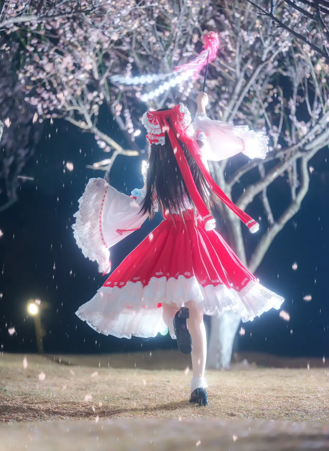 【博丽灵梦cos】萝岗香雪的夜樱与白梅，完美重现花灵梦 - 第 1 张
