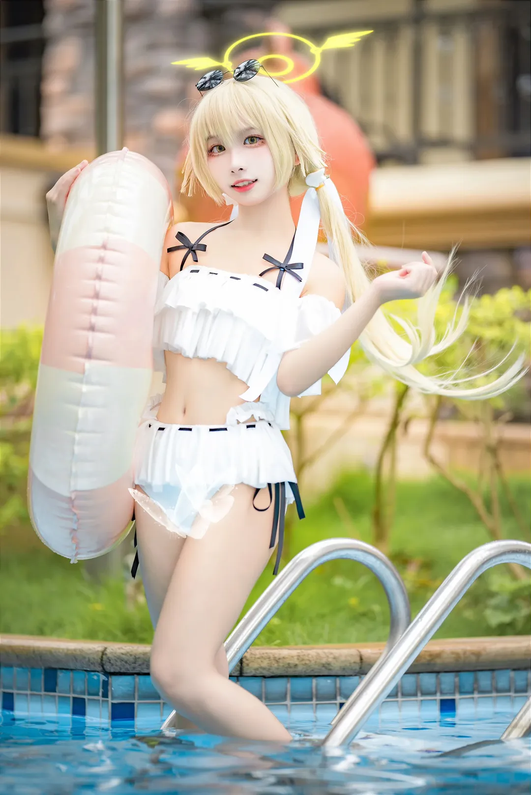 [Ajitani Hifumi cosplay] Blue Archive: Refreshing Little Angel by the Summer Pool - Image 1