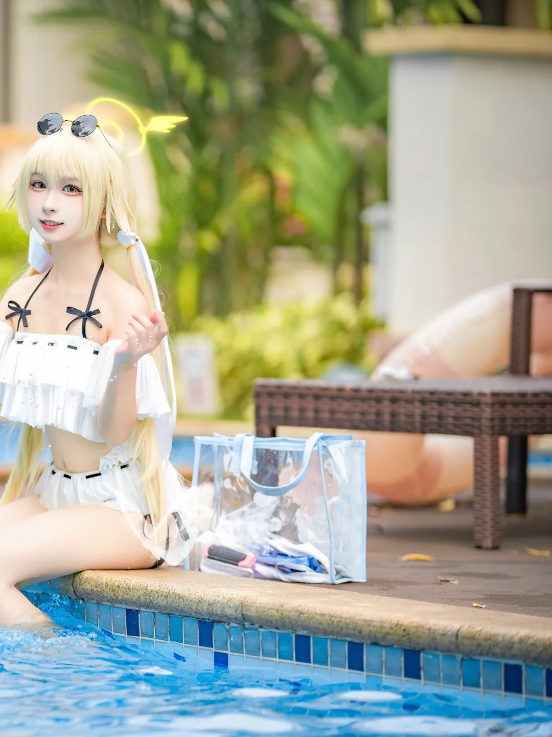 [Ajitani Hifumi cosplay] Blue Archive: Refreshing Little Angel by the Summer Pool - Image 4