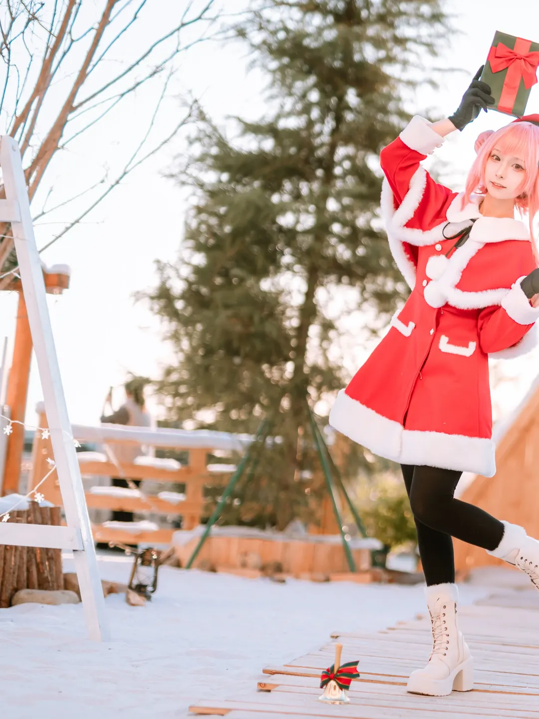 【鹫见芹娜cos】圣诞节的限定祝福，来自蔚蓝档案的温暖雪景 - 第 4 张
