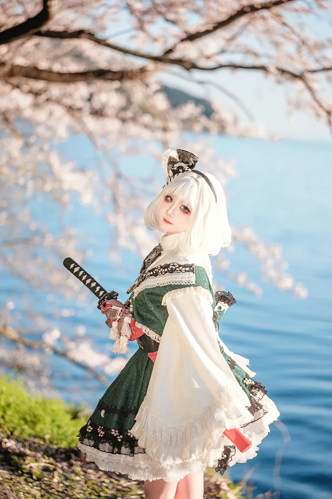 【魂魄妖梦cos】樱花与湖畔，刀光映春色 - 第 1 张