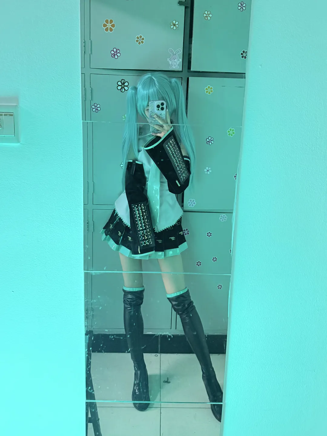 【初音未来cos】LIVE版试衣，不同光线下的质感与版型记录 - 第 3 张