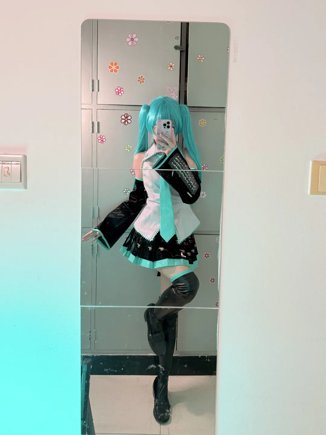【初音未来cos】LIVE版试衣，不同光线下的质感与版型记录