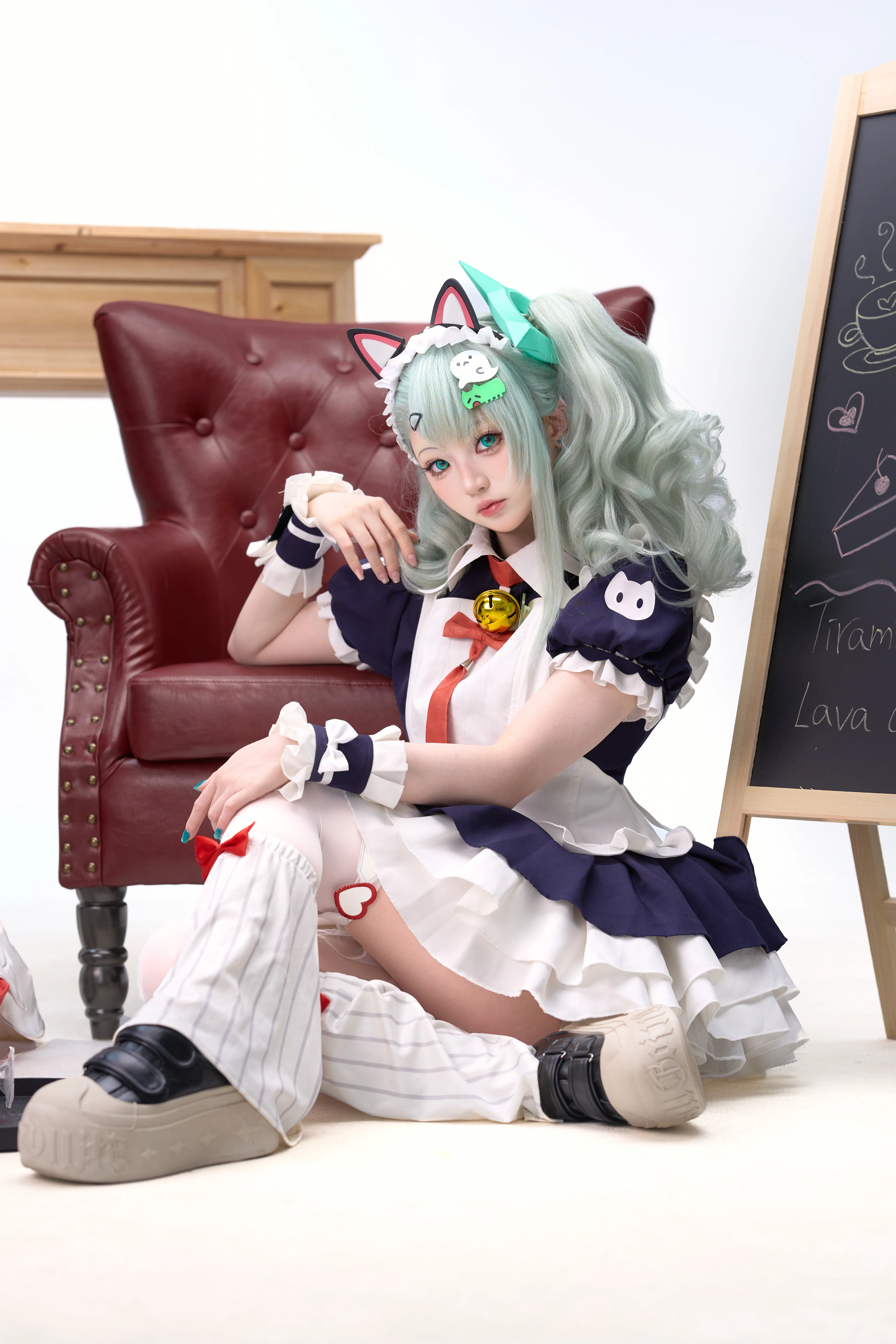 【千夏cos】绝区零千夏午后茶歇，女仆装与咖啡店的绝配 - 第 4 张