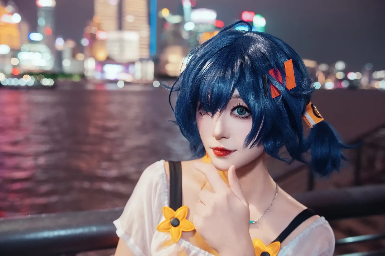 【铃cos】复刻绝区零夏日限定自拍，还原江边夜景