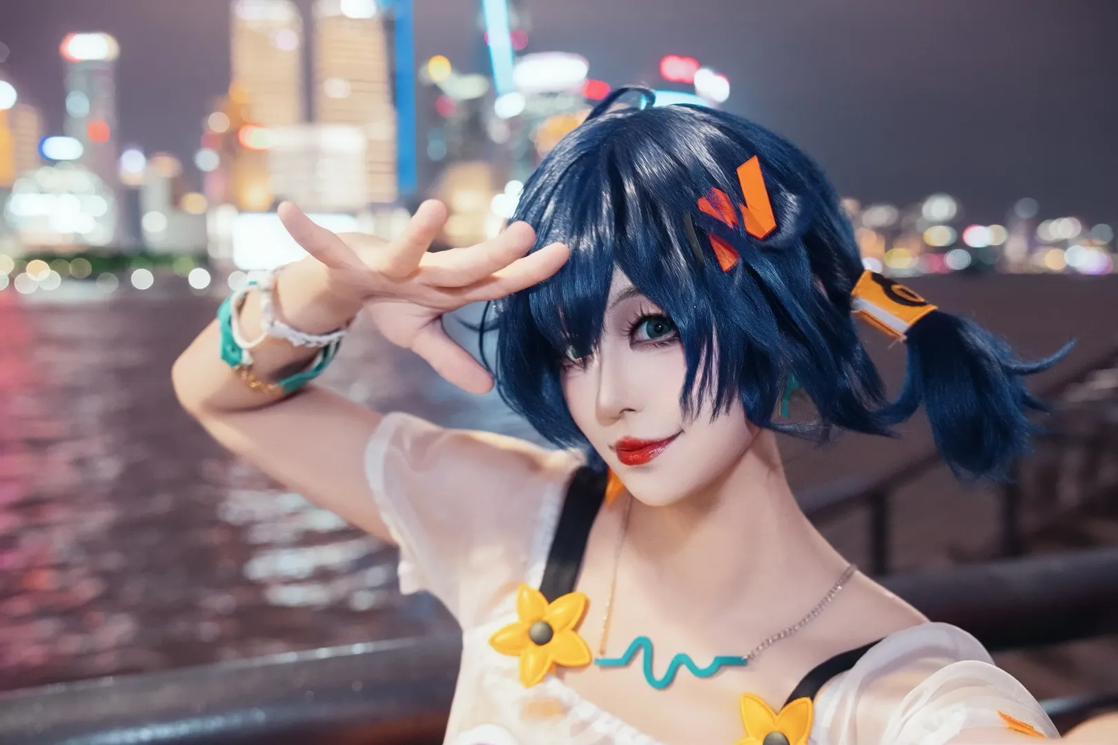 【铃cos】复刻绝区零夏日限定自拍，还原江边夜景 - 第 6 张