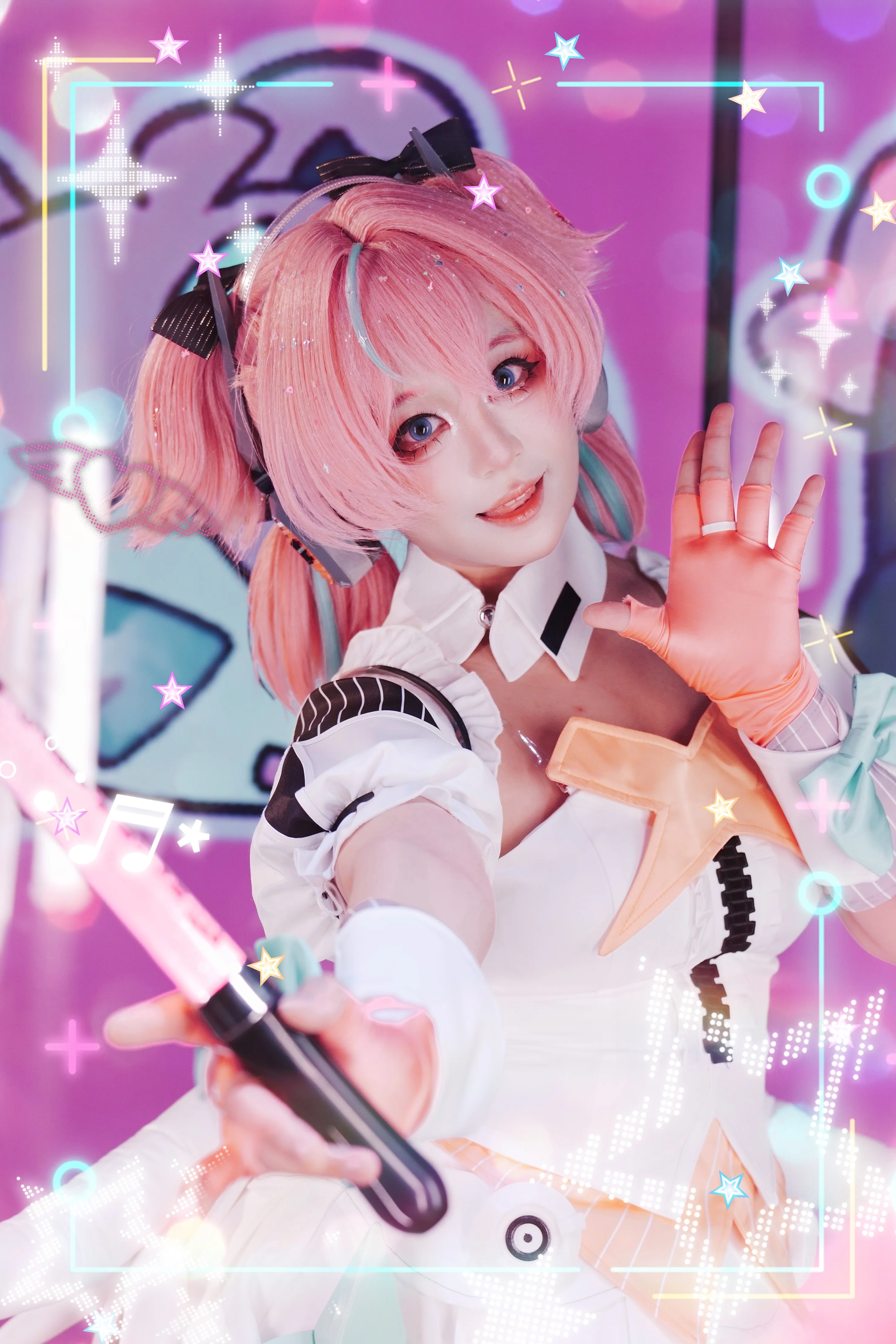 【愛芮cos】絕區零裡的妄想時刻，粉色霓虹點亮舞臺 - 第 1 張