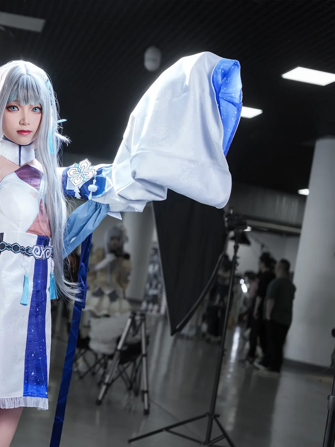 【歸終cos】原神中的塵世閒遊，棚拍記錄一下這套白藍配色 - 第 5 張