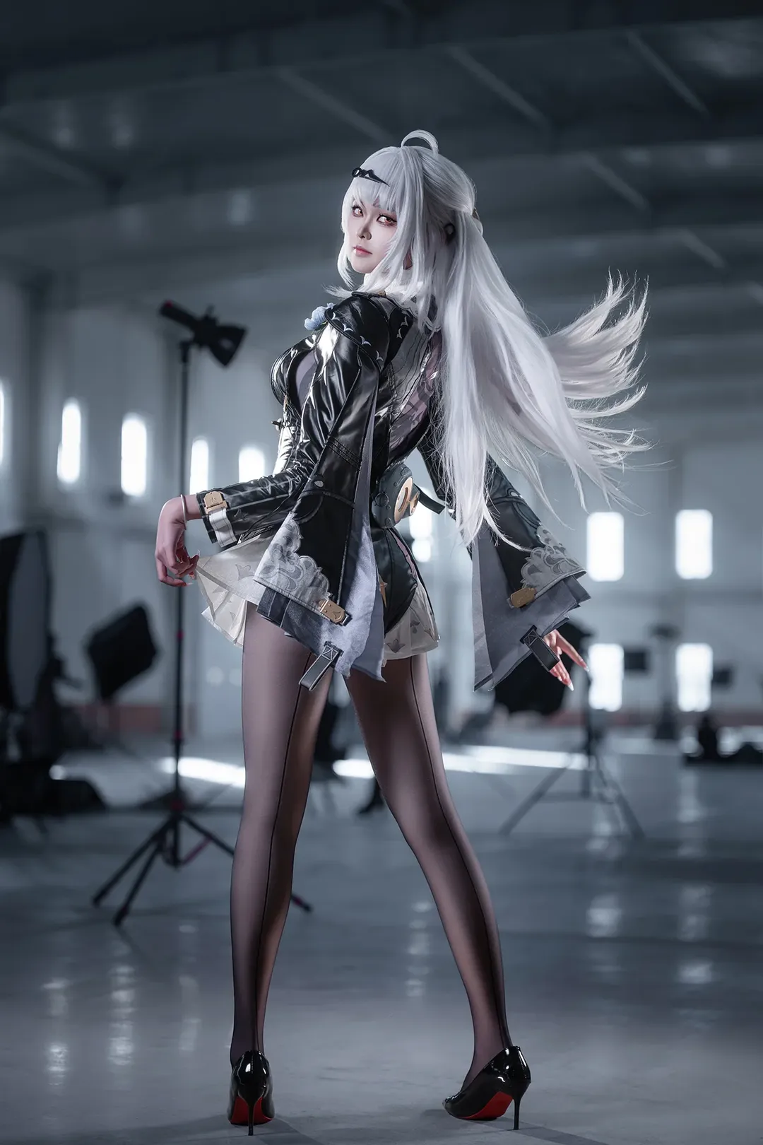 【仪玄cos】绝区零空降现场，黑漆皮与红瞳的冷艳质感