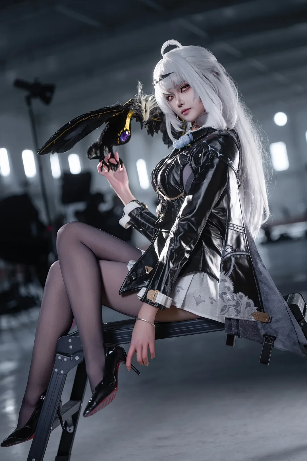 【仪玄cos】绝区零空降现场，黑漆皮与红瞳的冷艳质感 - 第 5 张