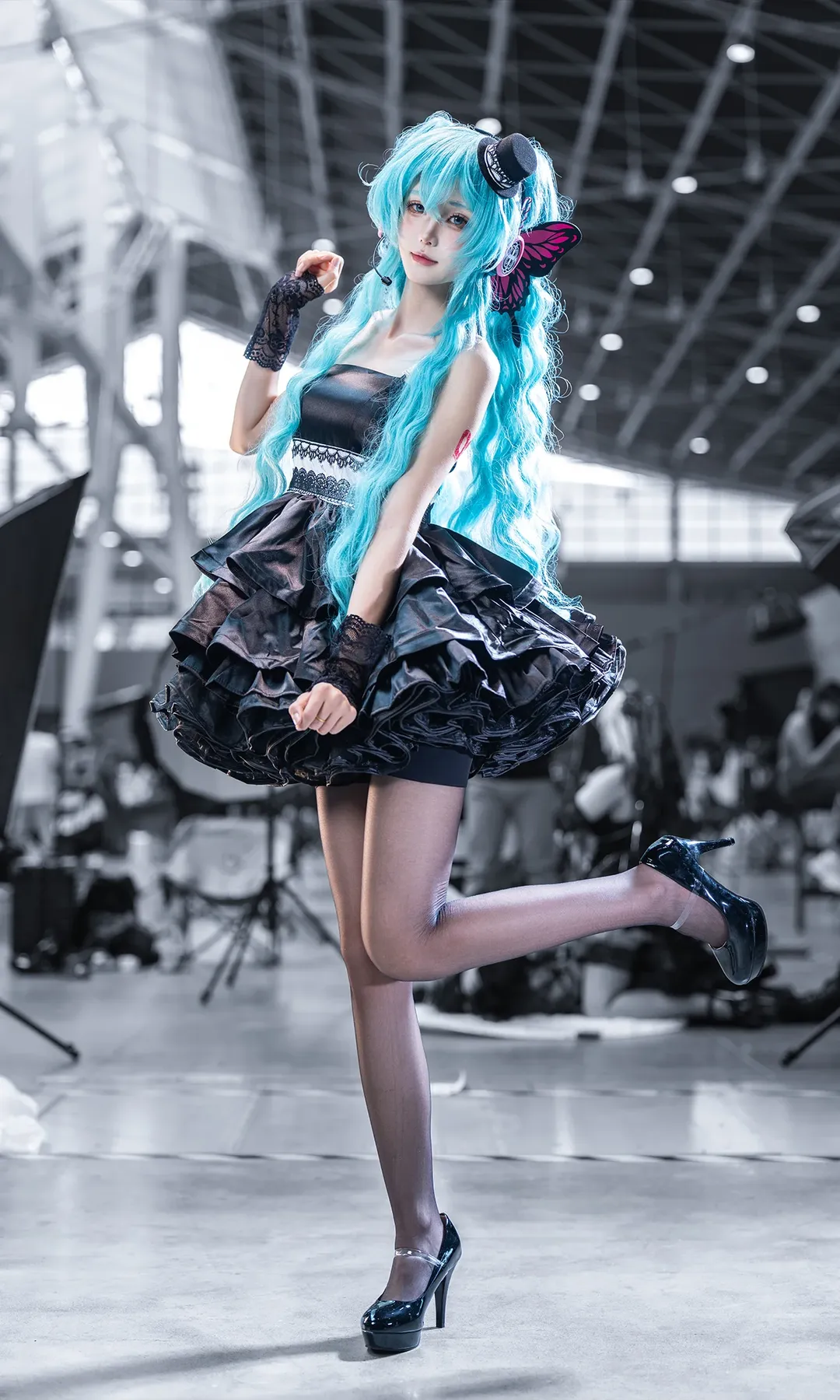 【初音未来cos】蝴蝶耳机与黑色裙摆的漫展返图 - 第 1 张