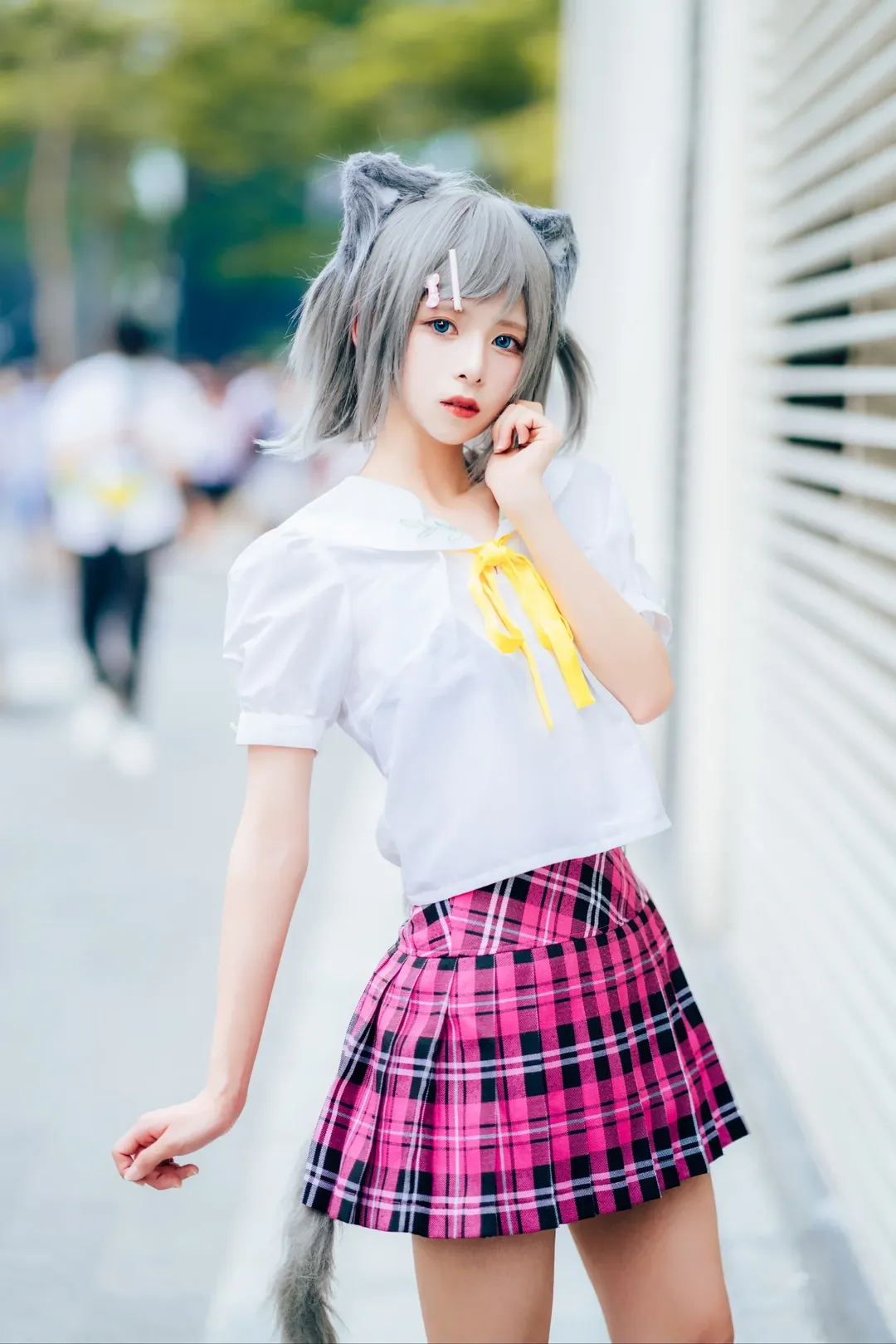 【小豆梓のコスプレ】笑わない猫に変身、2024年の広州の街角で名作を再現 - 1 枚目