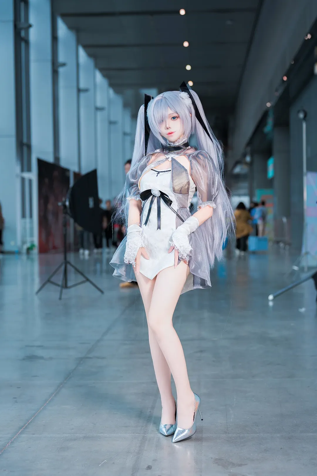 【灰姑娘cos】胜利女神：妮姬，冷色场馆里的银光巡游 - 第 1 张