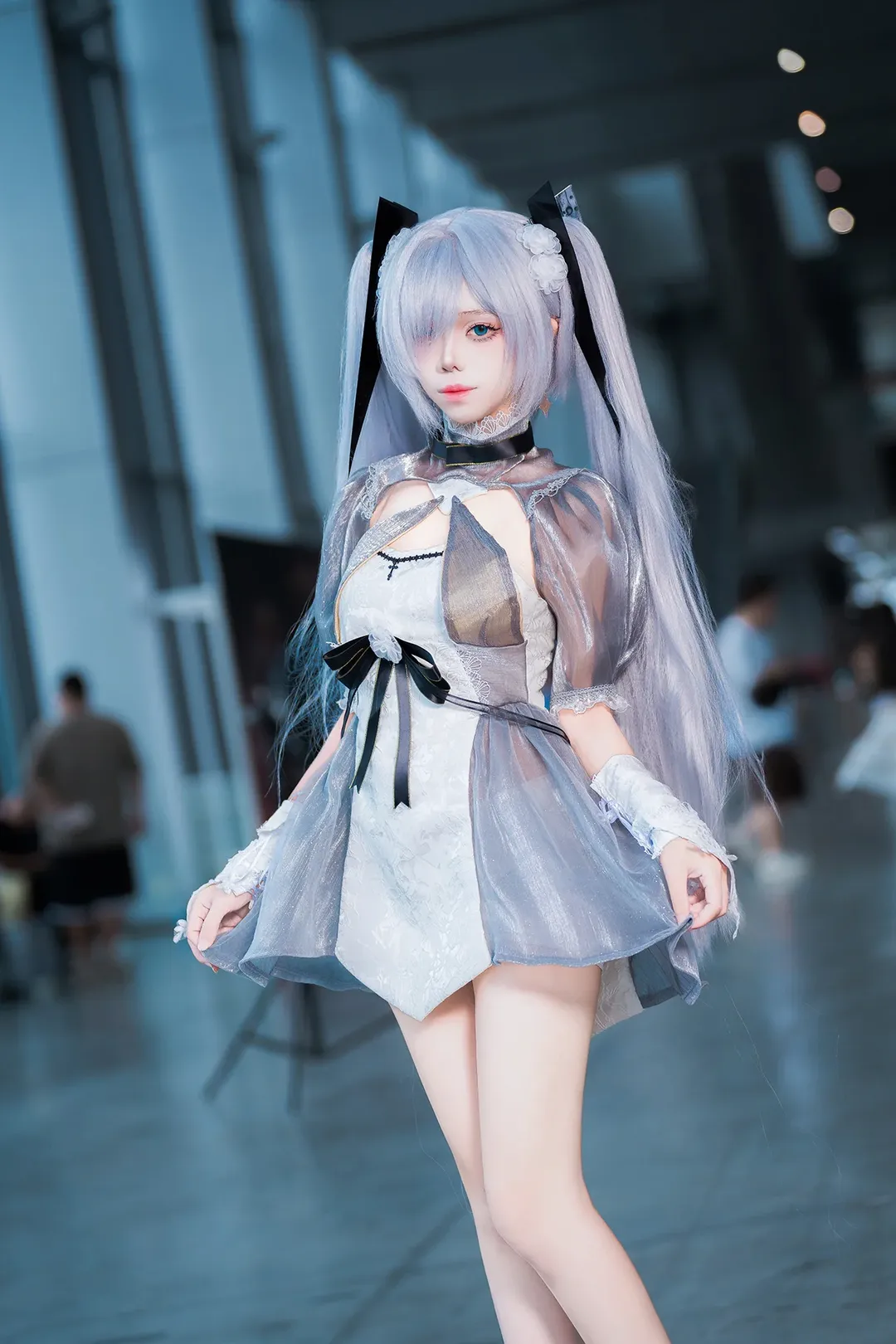 【灰姑娘cos】胜利女神：妮姬，冷色场馆里的银光巡游