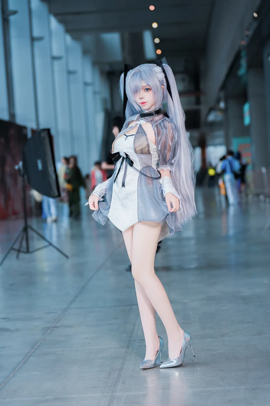 【灰姑娘cos】胜利女神：妮姬，冷色场馆里的银光巡游 - 第 8 张