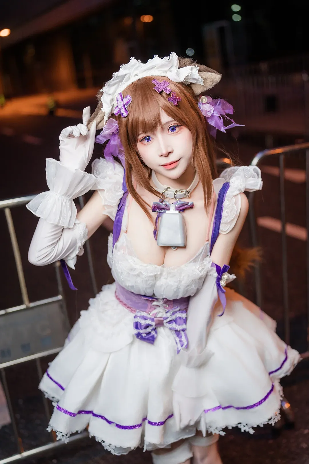 [Kashino Cosplay] Azur Lane: Nighttime Outdoor Maid Freeze-Frames at Firefly ACG Expo - Image 1
