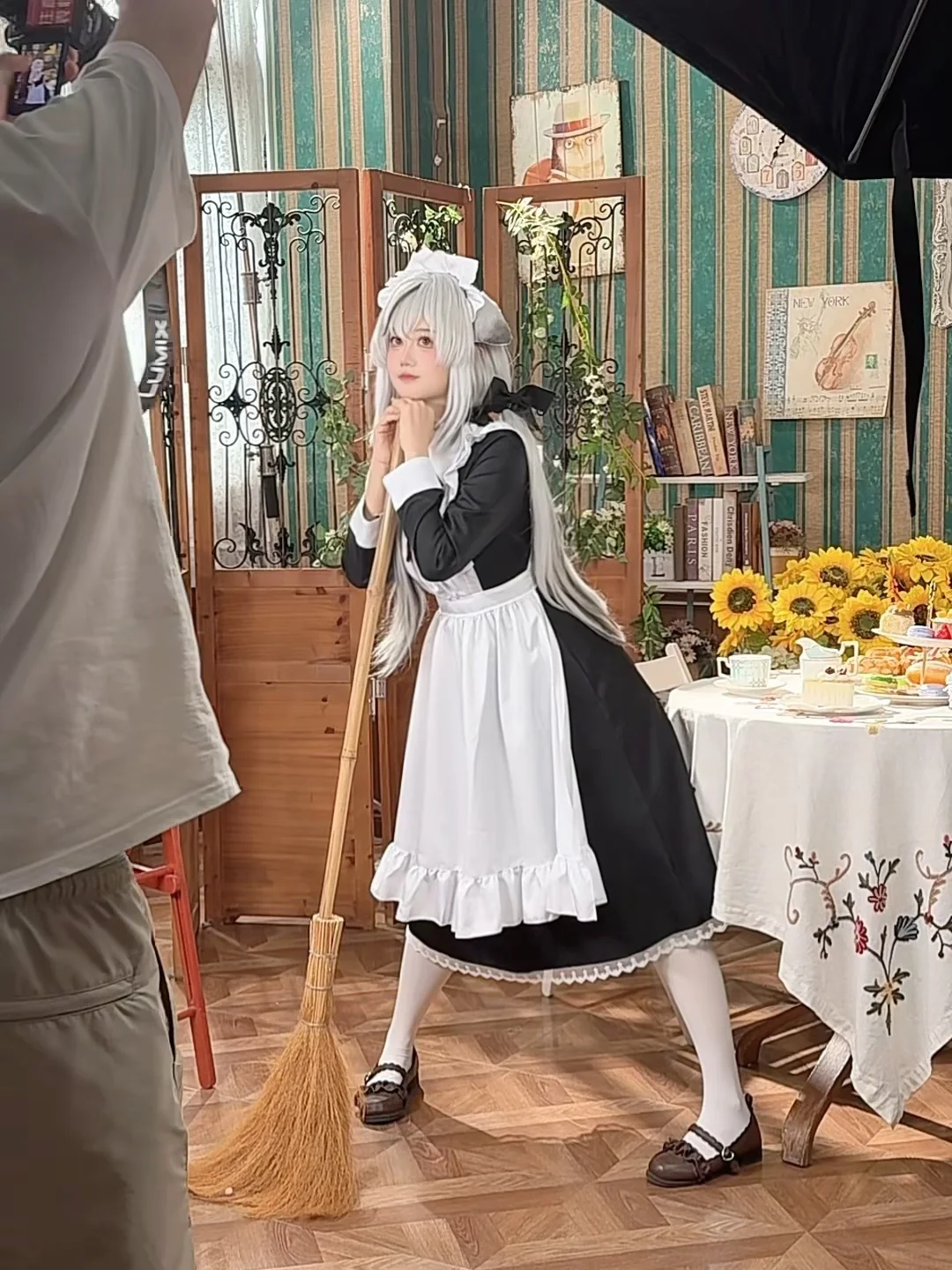 【春原心奈cos】蔚蓝档案百变心奈，女仆装拎裙摆棚拍记录 - 第 1 张