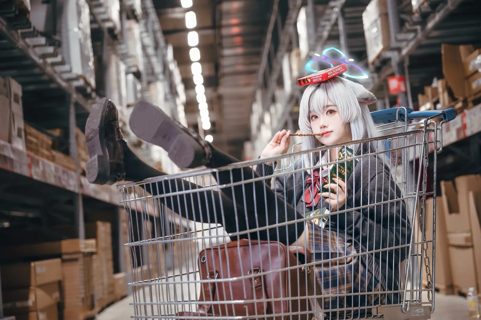 【春原ココナ コスプレ】寒くても全力営業！先生、黒ごま湯呑み（ごま団子）はいかがですか？ - 2 枚目
