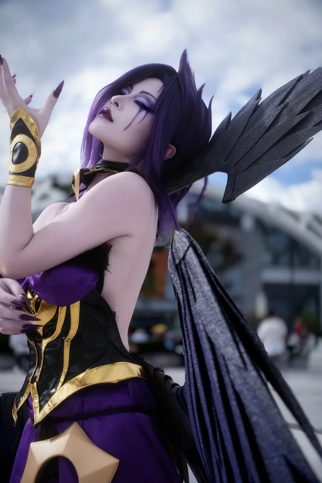 [Morgana Cosplay] Fallen Angel from League of Legends: Outdoor Convention Photos - Image 2