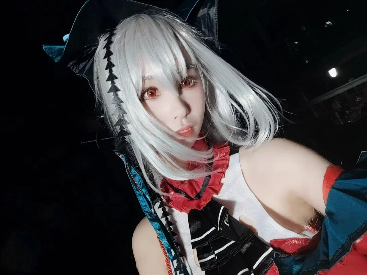 【浊心斯卡蒂cos】夜幕下的深海猎人，光影与修图的完美碰撞