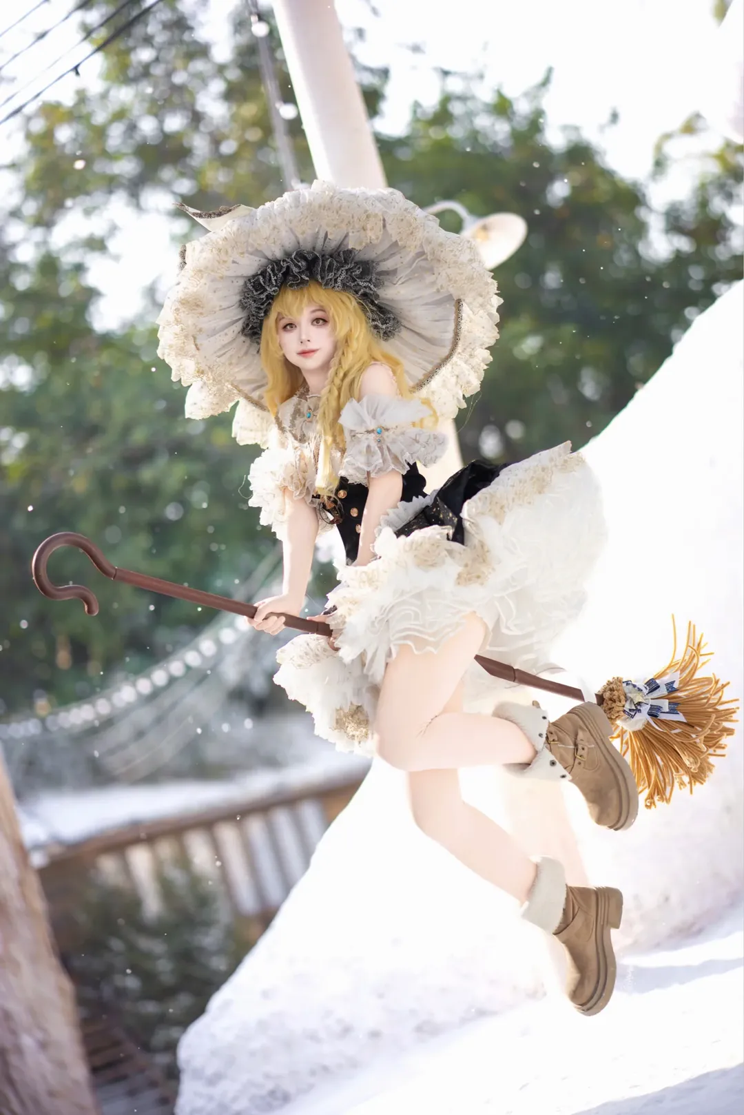 【魔理沙cos】东方project里的魔法使，冬雪中的大帽子少女 - 第 2 张
