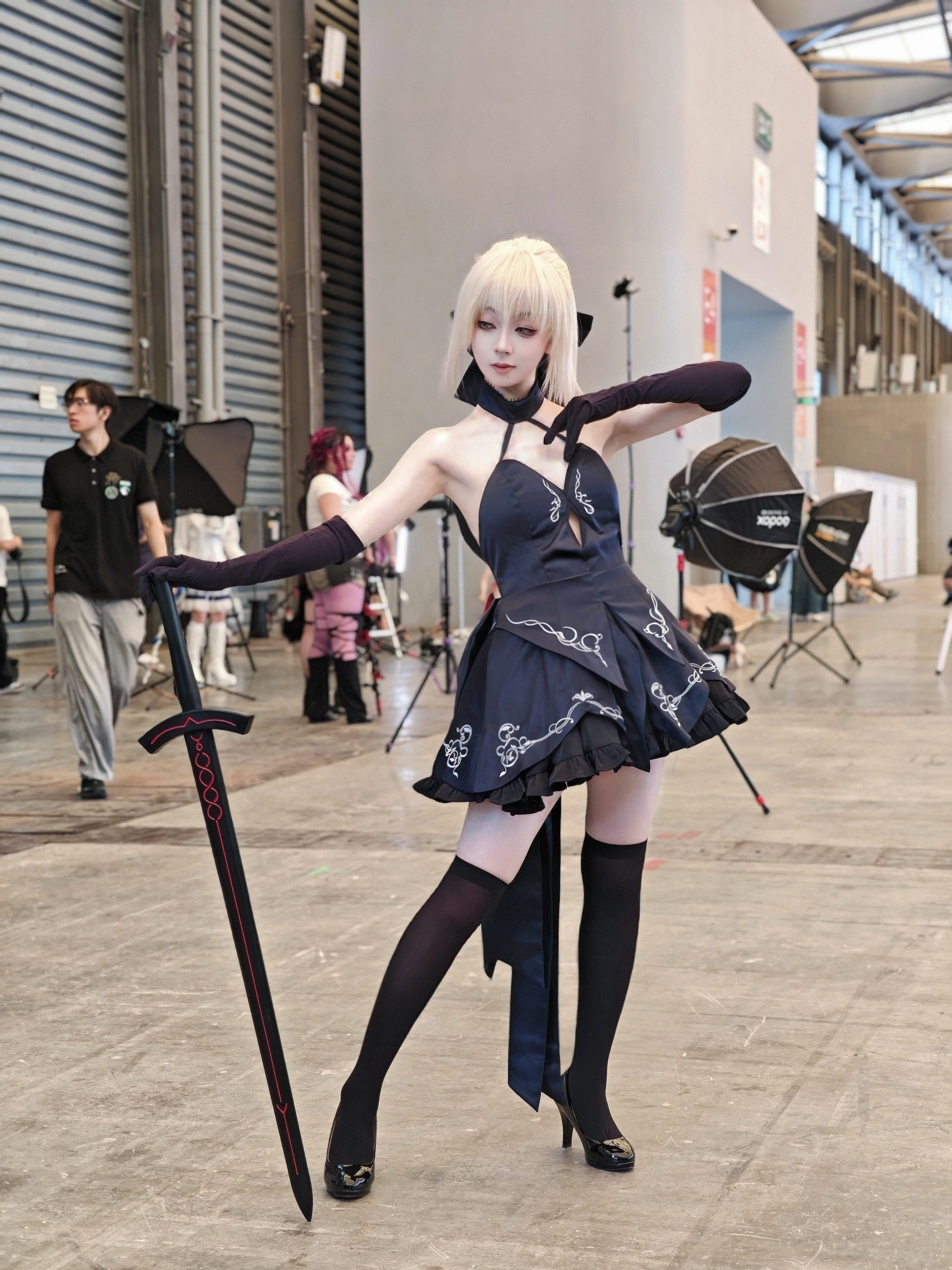 【黑呆cos】Fate/Grand Order 黑礼服saber漫展场照花絮 - 第 1 张