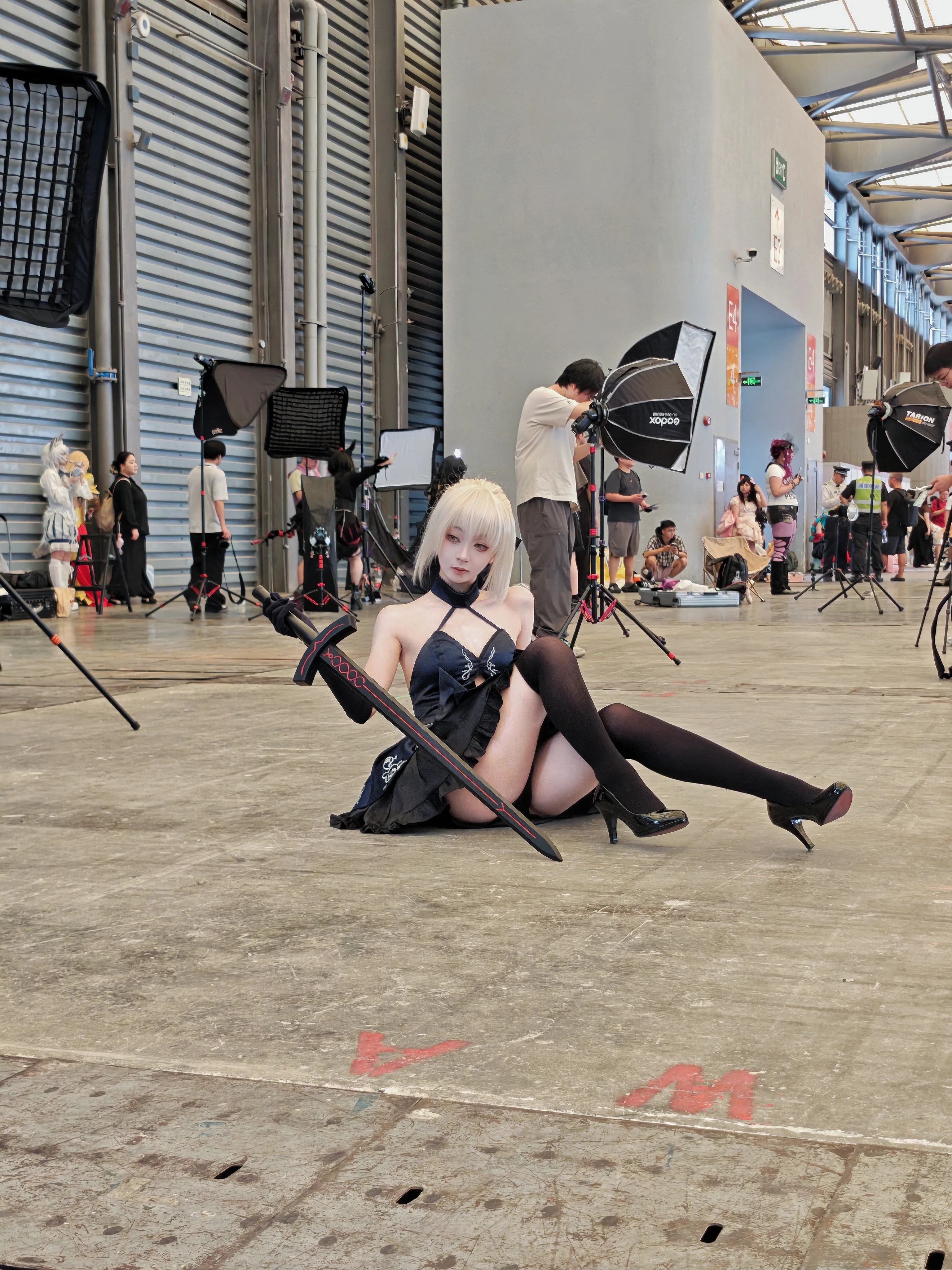 【黑呆cos】Fate/Grand Order 黑礼服saber漫展场照花絮 - 第 2 张