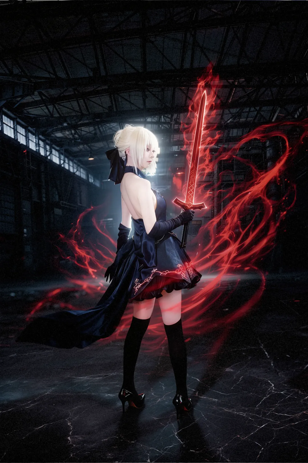 【セイバーオルタコスプレ】Fate/Grand Orderセイバーオルタ最終再臨・敗北のプロセスのChinaJoyイベント写真 - 1 枚目