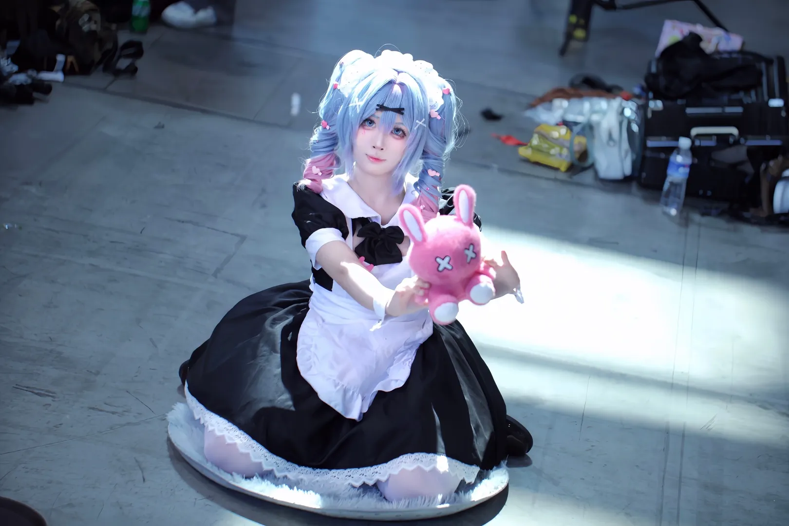 [Hatsune Miku cosplay] First Convention Photos in the Rabbit Hole & Experiments with Light and Shadow - Image 5