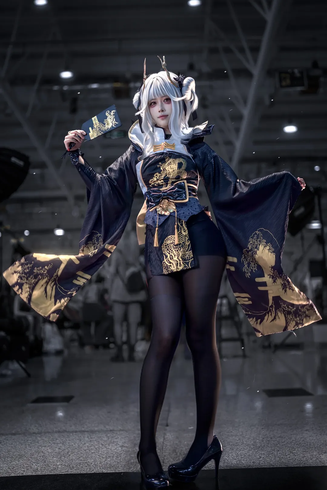 【白兔布兰儿cos】胜利女神妮姬，黑金与纯白的质感记录 - 第 2 张
