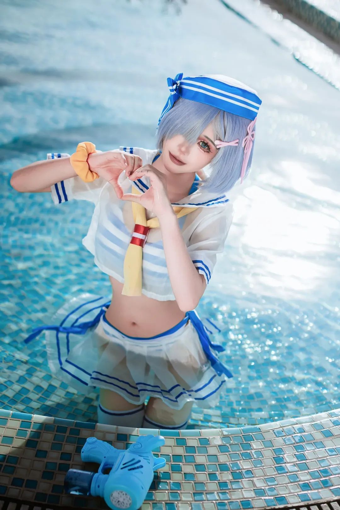 【雷姆cos】夏日泳装水手服，白丝水枪出击 - 第 5 张