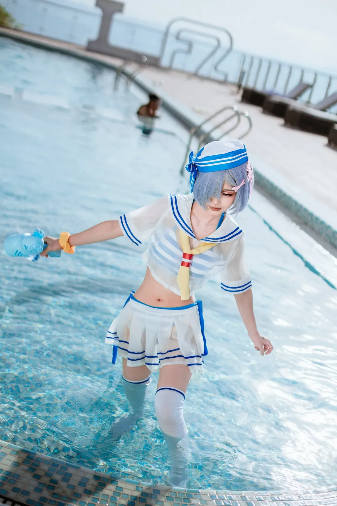 【雷姆cos】夏日泳装水手服，白丝水枪出击 - 第 9 张