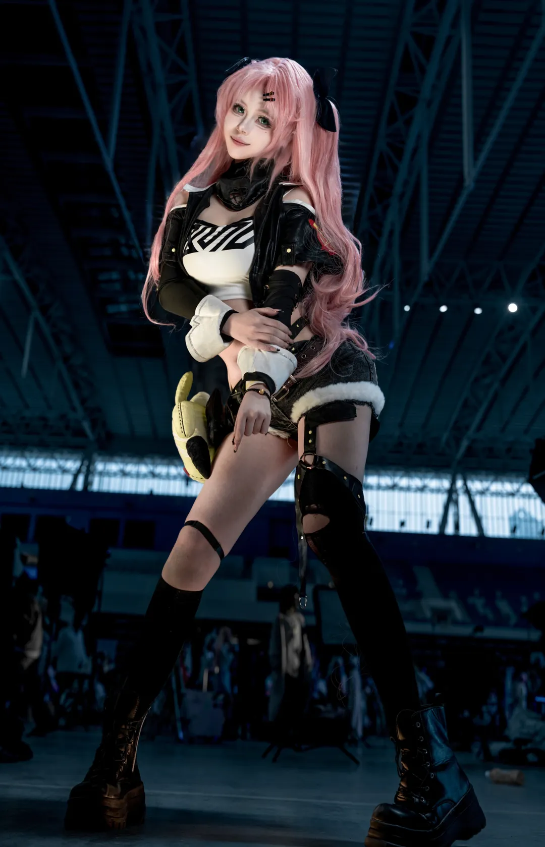 【にこ コスプレ】ゼンレスゾーンゼロで目を奪われるウエストヒップ比と堂々たるステップ - 3 枚目